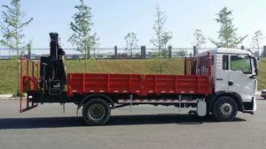 Camión de inspección móvil Howo 4x2 con grúa articulada para calibración de básculas de pesaje - Product Image 2