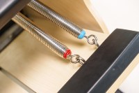 Siège de Pilates Wunda en érable durable avec accoudoirs et résistance à ressort réglable pour la rééducation corporelle