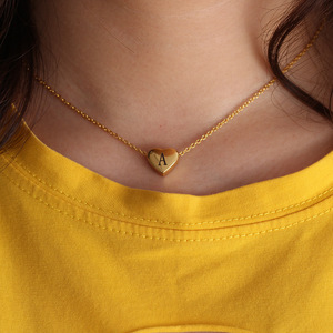 Collar con colgante de corazón de acero inoxidable con grabado de alfabeto, joyería de regalo para uso diario para mujeres - Product Image 3