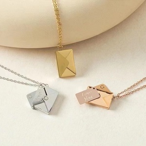Collar con colgante de sobre de acero de titanio de estilo americano europeo, diseño creativo, carta de amor para amantes, collar de red transfronterizo