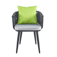 Ensemble de chaise et table à manger en rotin moderne pour terrasse avec coussin, mobilier d'extérieur durable pour balcon et jardin