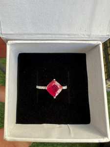 Bague en or 10 carats avec rubis taille coussin et diamants, rubis naturel, bague empilable, bijou élégant et remarquable, cadeau pour elle - Product Image 4