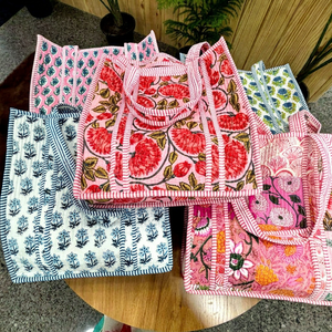 กระเป๋าโท้ทผ้าฝ้ายลายดอกไม้สไตล์โบฮีเมียนแบบเปิดปิด สำหรับช้อปปิ้งทุกฤดู ใช้ได้ทั้งไปทะเล สระว่ายน้ำ และวันหยุดสุดสัปดาห์ - Product Image 1