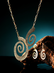 Classic Look Strong Build Glossy Pendant <b>Jewellery</b> <b>Set</b> <b>for</b> Women with Clip Earrings <b>for</b> <b>Wedding</b> Functions <b>for</b> Worldwide Export - Product Image 3