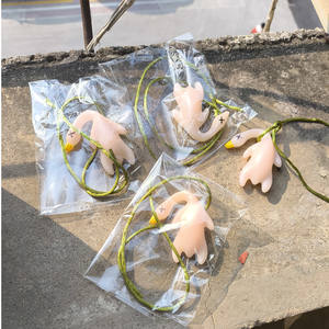 Nouveau Pendentif Canard Rôti Changeant de Couleur 2025 – Décoration de Voiture et Porte-clés pour Rétroviseur, Motif Canard ou Oie Rôti - Product Image 2