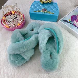 Sandalias de Mujer con Tiras Cruzadas de Lana / Sandalias Deslizantes de Felpa Tipo Uggs - Plataforma Plana para Exteriores - Pantuflas de Felpa con Suela Plana - Product Image 6