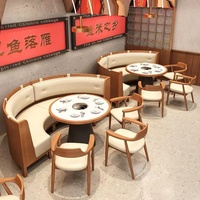 Table et chaises de salle à manger en rotin de style asiatique du Sud-Est, sièges de banquette muraux de style japonais, canapés, tables et chaises