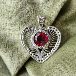 Colgante de corazón de turmalina rosa, regalo de joyería curativa de Plata de Ley 925 para ella - Product Image 1