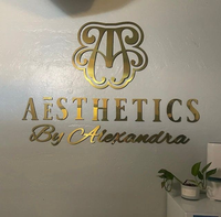 Lettres en acrylique découpées au laser pour logo 3D, enseigne de salon de beauté et d'accueil, lettres en métal dorées effet miroir 3D