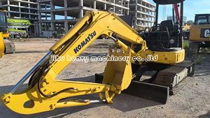 Mini excavatrice Komatsu PC40 de 4 tonnes et 3 tonnes de capacité cabine ouverte utilisée avec composant moteur central - Product Image 3