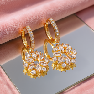Boucles d'oreilles pendantes en forme de fleur dorée E822 avec strass en cristal sertis à griffes pour femme, style romantique pour soirée - Product Image 2