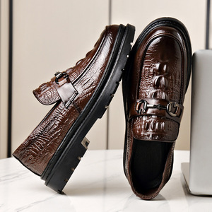 Mocassins en cuir de crocodile marron pour hommes, semelle souple, chaussures de conduite élégantes, style décontracté pour jeunes - Product Image 3