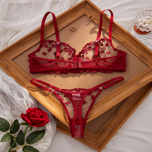 Completo Set Lingerie Sexy da Donna: Reggiseno <span class=keywords><strong>e</strong></span> Perizoma in Pizzo Floreale Rosso Trasparente, 2 Pezzi, Hot Sale - Product Image 5
