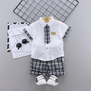 Ensembles de vêtements de sport pour enfants garçons à manches courtes comprenant un t-shirt blanc avec cravate et un pantalon - Product Image 1