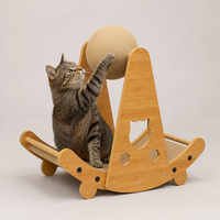 YAOYUE Lighthouse Cat Lounge : Griffoir pour chat en forme de A avec boule en sisal, base oscillante en bois, lit pour chat et planche à gratter ondulée rotative