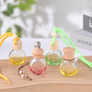 ขวดน้ำหอมปรับอากาศในรถยนต์สีสันสดใสแบบฝ้าพร้อมหูจับ โปร่งแสงไล่เฉดสี พิมพ์ลายซิลค์สกรีน ใช้เป็นเครื่องกระจายกลิ่นหอมตกแต่ง - Product Image 1