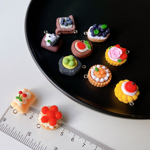 แกลเลอรีเสน่ห์ของหวานขนาดเล็ก | 3D เรซิ่นเค้กสตรอเบอร์รี่ทาร์ตคัพเค้กโดนัทจี้สำหรับทำเครื่องประดับแบบทำมือ - Product Image 4