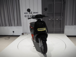 Motocicleta Eléctrica Urbana Inteligente, Portátil y Ligera de Alta Calidad, 72V 5000W, 1000 Ciclos, 72V 52AH - Product Image 3