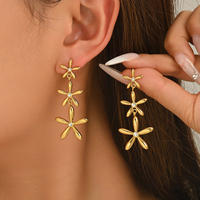 Anting Bunga Tiga Tingkat dengan Hiasan Berlian Imitasi Berkilau di Tengah, Anting Gantung Floral untuk Pesta Pernikahan dan Pemakaian Sehari-hari