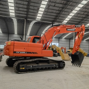 Usado Doosan 225 Dx225. Excavadora hidráulica sobre orugas. Horas DE TRABAJO bajas. Maquinaria usada de calidad. Doosan Dx225 Dx300 - Product Image 2
