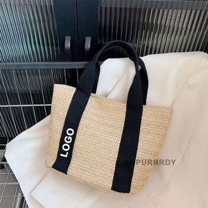 Sac fourre-tout en paille tricotée réutilisable avec logo personnalisé et fermeture à bouton, tendance pour l'été, la plage, les voyages et le shopping - Product Image 5