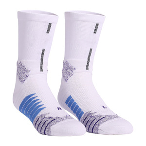Nouveaux articles tendances et très demandés pour 2026 : <span class=keywords><strong>Chaussettes</strong></span> de basketball en coton doux pour adultes, <span class=keywords><strong>chaussettes</strong></span> de sport unies et élégantes, antidérapantes, pour hommes. - Product Image 3
