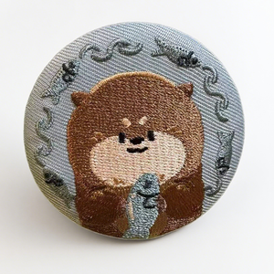 Insignias de hojalata bordadas con dibujos animados personalizados con pasador de seguridad Botón de hojalata de metal con logotipo personalizado para regalo de accesorios de moda - Product Image 6