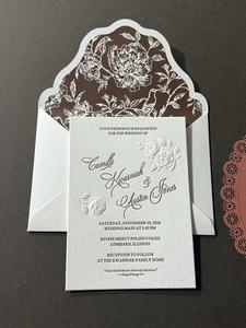 Invitación de Boda con Diseño de Rosa en Relieve Personalizado de Vanilla Printing, con Tarjetas de Papel de Algodón de Lujo, Sobres a Juego y Logotipo Personalizado - Product Image 3