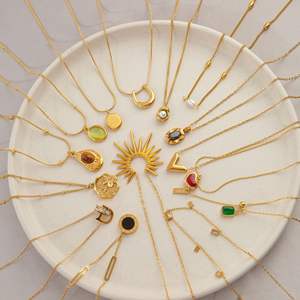 Collier en acier titane de mode américaine, non <span class=keywords><strong>d</strong></span>écolorant, pour femme, <span class=keywords><strong>amour</strong></span>, haut de gamme, niche, luxe léger, polyvalent, chaîne de clavicule, bijoux - Product Image 1