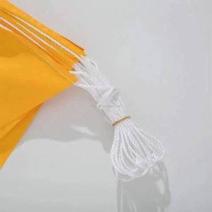 ธงเตือนจราจรแบบกำหนดเอง สีเหลืองส้ม ทำจาก PVC ป้องกันรอยยับ สำหรับงานก่อสร้าง พร้อมเชือกแขวน พิมพ์ลายดิจิทัลตามสั่ง - Product Image 4