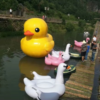 Publicité géant jaune énorme canard jaune gonflable canard en caoutchouc gonflable dans le lac ou la terre pour la propagande