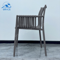 Vente en gros de chaises d'accoudoir de salle à manger contemporaines de haute qualité modernes en plastique rotin loisirs de plein air pour hôtels salons parcs