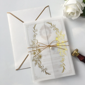 La <span class=keywords><strong>calligraphie</strong></span> invite <span class=keywords><strong>l</strong></span>'emballage en papier vélin avec impression sur feuille d'aluminium et cartes d'invitation de mariage en ficelle d'or - Product Image 1