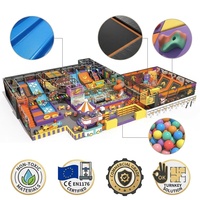 Équipement de terrain de jeu intérieur personnalisé sur le thème de l'aventure comique : Toboggan glissant, piscine à balles, trampoline, mur d'escalade, BIENVENUE |   Commercial