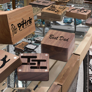 Incisa arte popolare modello fata noce magnetica in legno piccola manica con bottone papillon artigianato legno scatole di legno cartelli da parete - Product Image 5