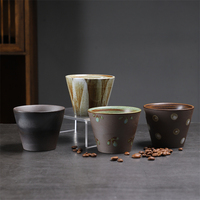Tasse à café en grès rétro rustique dessinée à la main, gobelet à thé en céramique mat aux tons terreux, vaisselle décorative faite à la main