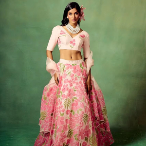 Lehenga choli ผ้าแคนนอนหนาพิมพ์ลายดอกไม้สวยงามแบบพรีเมี่ยมพร้อมผ้าจอร์เจียปักลายดิจิทัล - Product Image 1