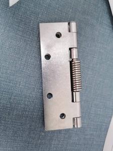 100*60*1,35mm Traditionelles Design Edelstahl Feder belastetes Scharnier Automatisches Schließ scharnier für Gehäuse beschläge - Product Image 4