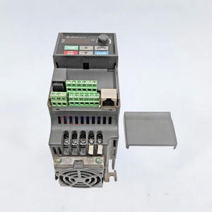 Variador de Frecuencia de la Serie EL Original, Nuevo, VFD007EL21A AC 0.75KW 1HP 4.2A 230V 1PH - Product Image 2