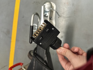 Autocaravanas Espaciosas 4x4 Ligeras y Resistentes a la Corrosión para Acampar al Aire Libre, Remolque RV para Viajes por Carretera con Cocina - Product Image 6