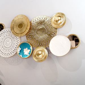 Décoration <span class=keywords><strong>murale</strong></span> de luxe Art Déco de grande taille, blanche et dorée, en métal 3D avec <span class=keywords><strong>suspension</strong></span> miroir - Product Image 3