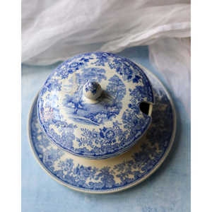 Gabriella P. Spode Saucière ronde avec couvercle à motif paysager 0g pour servir les sauces en cuisine, vaisselle élégante - Product Image 3