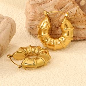 18K <b>Gold</b> Plated Fashion Anti Tarnish Jewelry <b>Chunky</b> Earrings Wholesale Stainless Steel Hollow Croissant <b>Hoop</b> Earrings for Women - Product Image 5