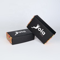 Emballage de boîte personnalisé avec laminage mat et impression en relief pour chaussettes, chaussures et expédition en carton ondulé