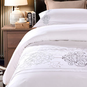 Juego de Cama CozyLux Tamaño Matrimonial/Queen con Sábana Plana, Funda de Edredón y Funda de Almohada de Algodón, Ropa de Cama para Toda Temporada al por Mayor para Hotel en Algodón Blanco - Product Image 3