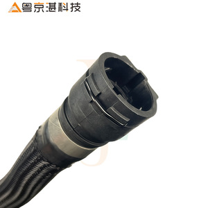 ท่อน้ำหล่อเย็นยาง J9C21053 LR094123ท่อน้ำหล่อเย็น Rover Evoque - Product Image 1