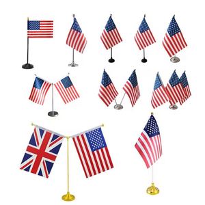 Ensemble de mini-drapeaux de bureau personnalisés et durables avec base en plastique et mât en métal, pour bureau et occasions spéciales - Product Image 2