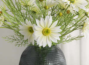 Flor de Margarita Artificial de Látex de Alta Calidad con 4 Cabezas, Tacto Real, Color Amarillo, para Decoración del Hogar y Bodas, Novedad para el Día de San Valentín - Product Image 6