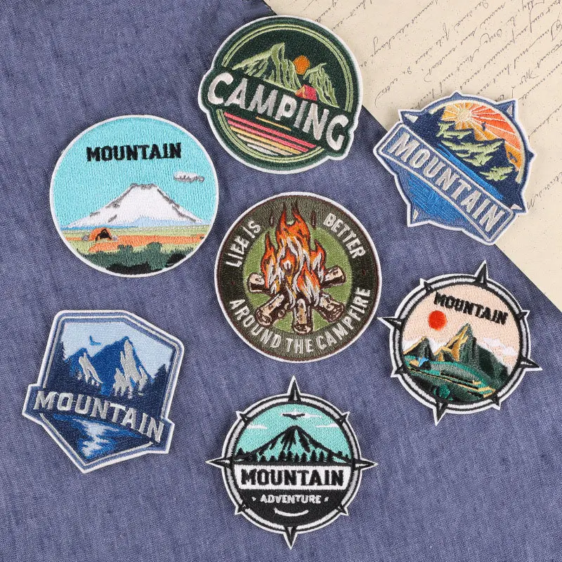 Hot consiglia Round Outdoor varia Mountain ricamo Badge patch Iron-on Outdoor abbigliamento e berretto