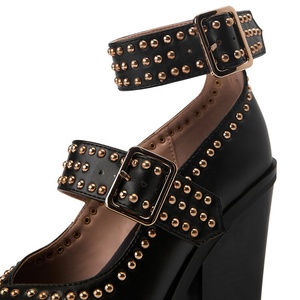 Sandales d'été à talons hauts et épais pour femmes, à bout pointu, avec boucles et clous métalliques, style escarpins de bureau - Product Image 4